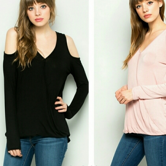 Tops - 🇺🇸MADE IN USA🇺🇸  Black cold shoulder top 2 Large left